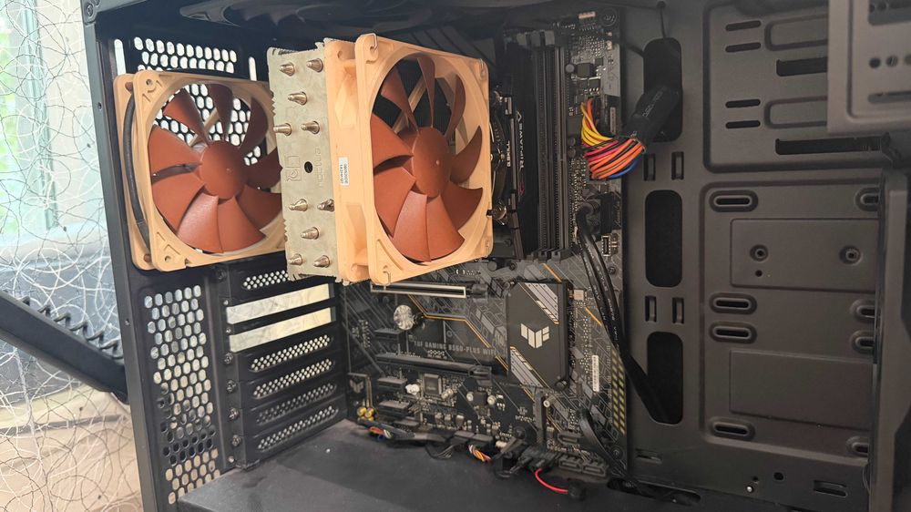 ПК в ідеальному стані (Asus TUF Gaming B560-Plus, Intel i5-11400, G.Skill 16gb, Aerocool Strike-X 800W)