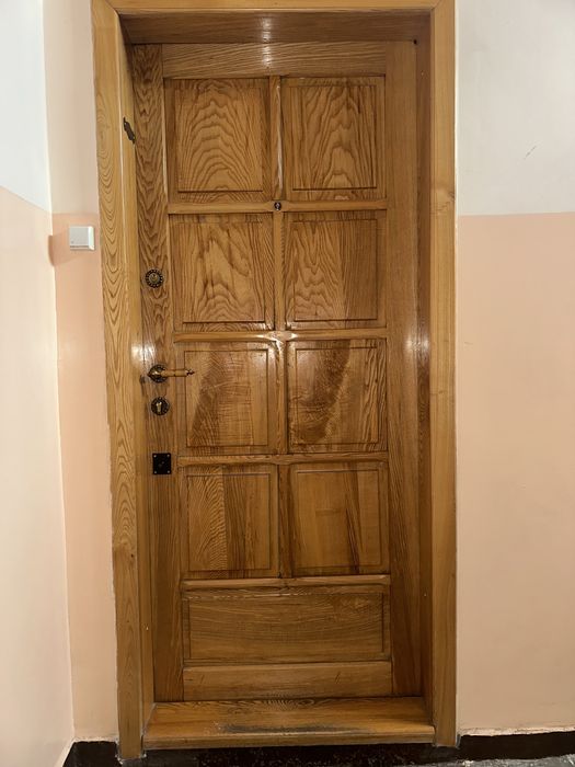 Drzwi z drewna litego jesionowego