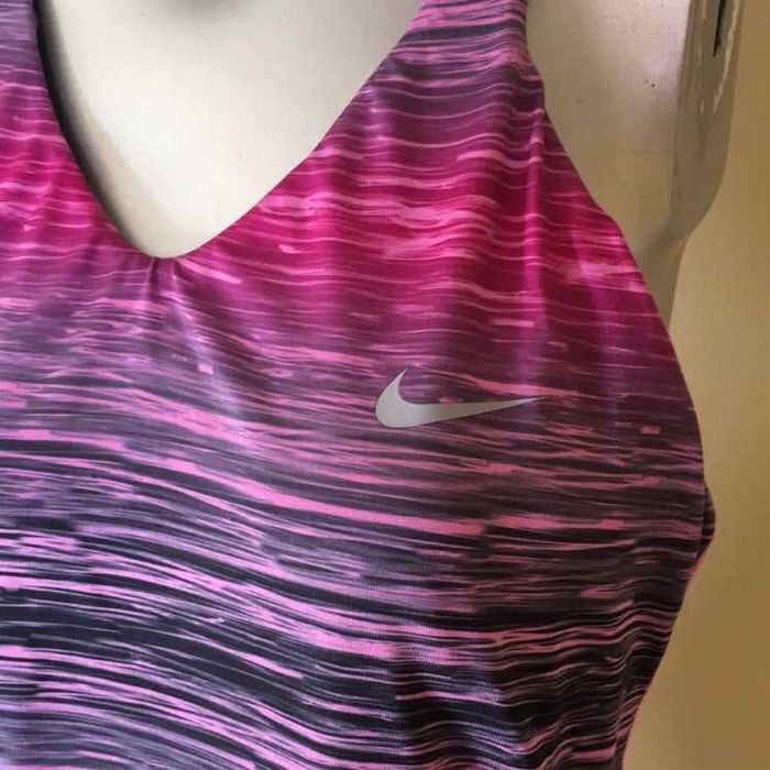 майка Nike Dri-Fit з вбудованим бюстгальтером, розмір L