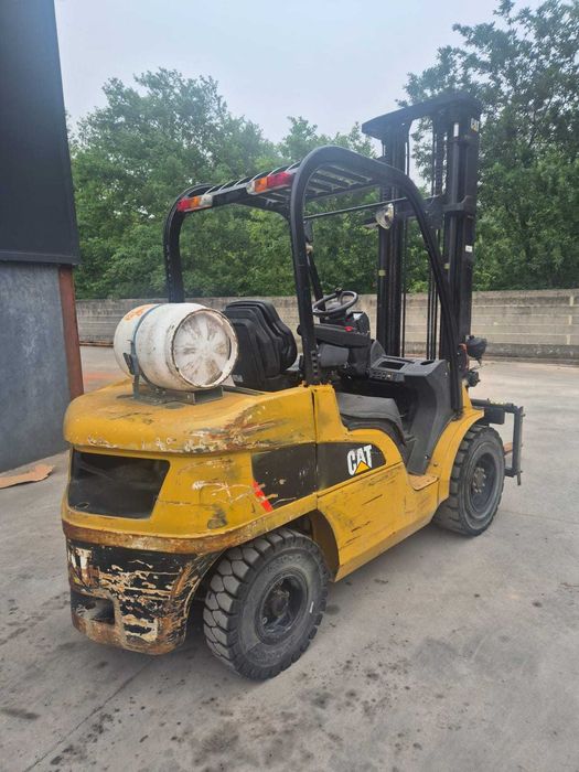 Empilhador caterpillar 3500kg