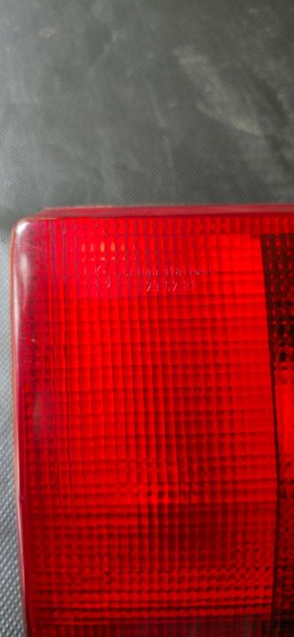 Lampa Tylna Lewa W Klapę Bagażnika Audi 80 B4 Kombi