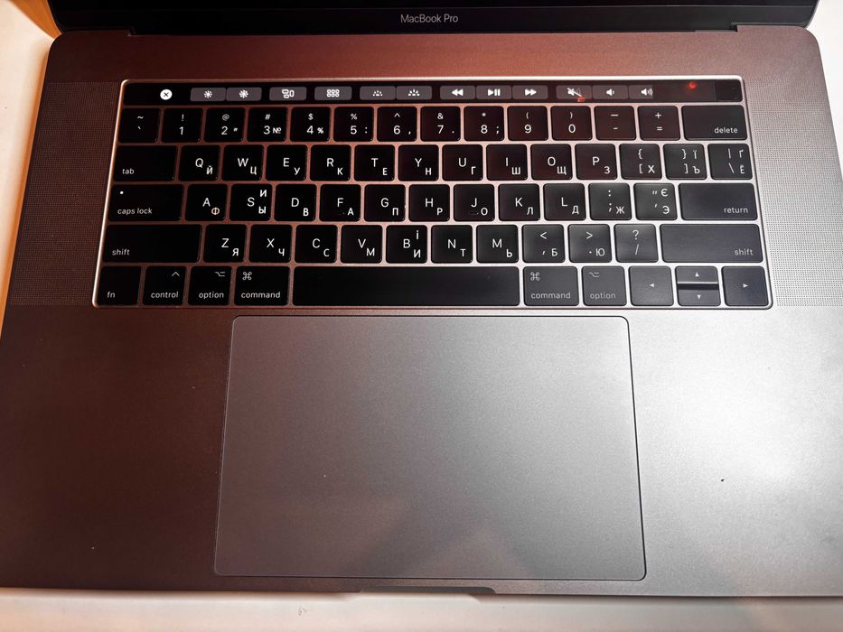 MacBook Pro 15, 2017 (Intel i7, 16 RAM, 512 SSD, 27 циклів батарея)