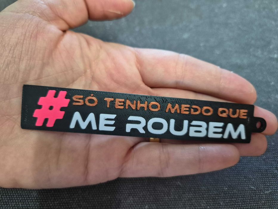 Tshirts, canecas e porta-chaves personalizados