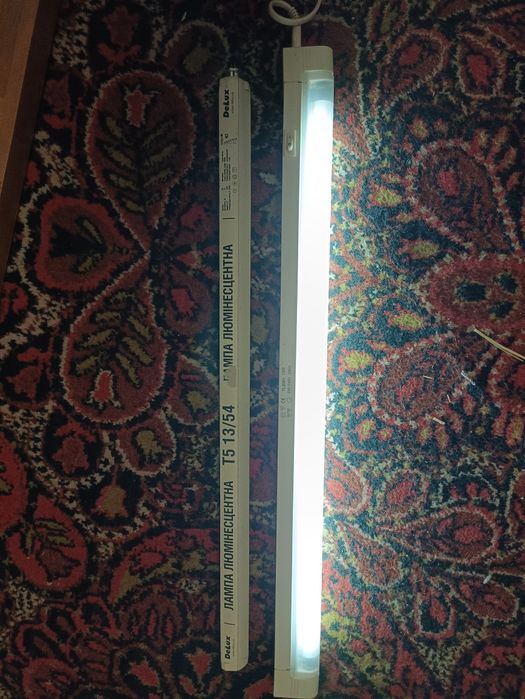 Лампа люмінесцентна з запасом