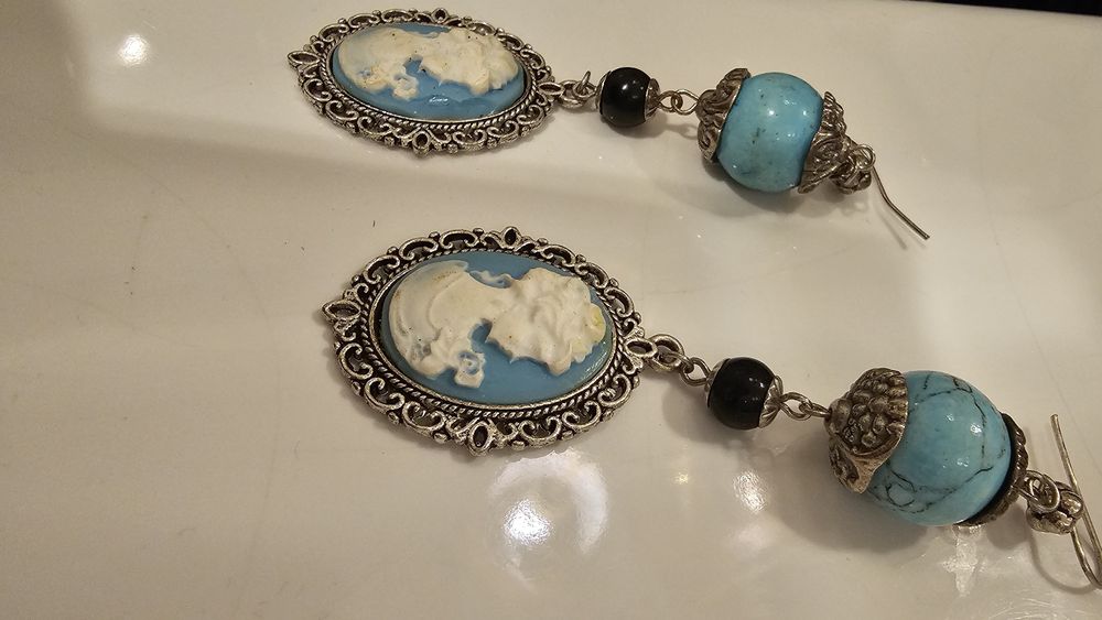 Vendo 1 par de brincos feitos à mão e pendente para gargantilha