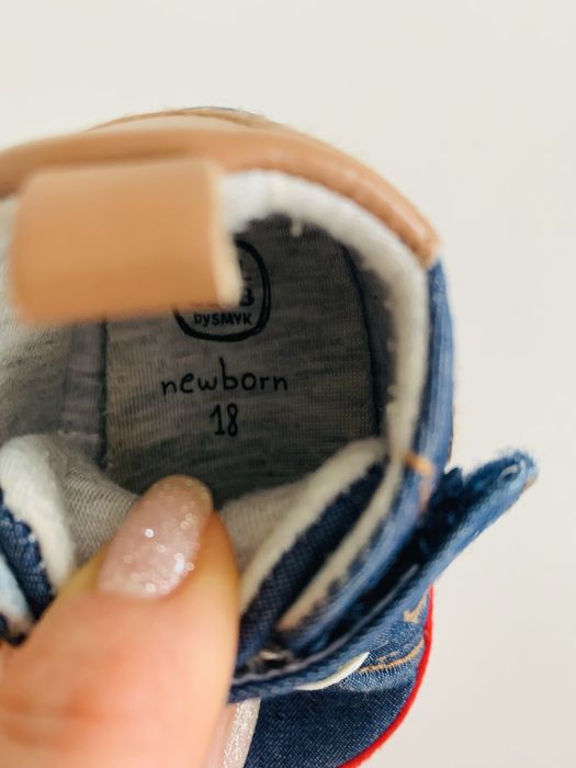 Czapeczka H&M 62/68 i buciki niechodki Cool Club 18