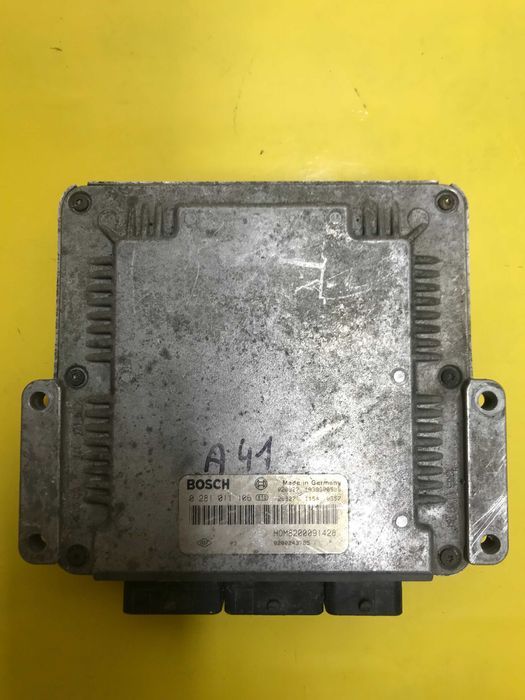 Блок управління двигуном  Renault Master 2.2 0281011106 8200091428