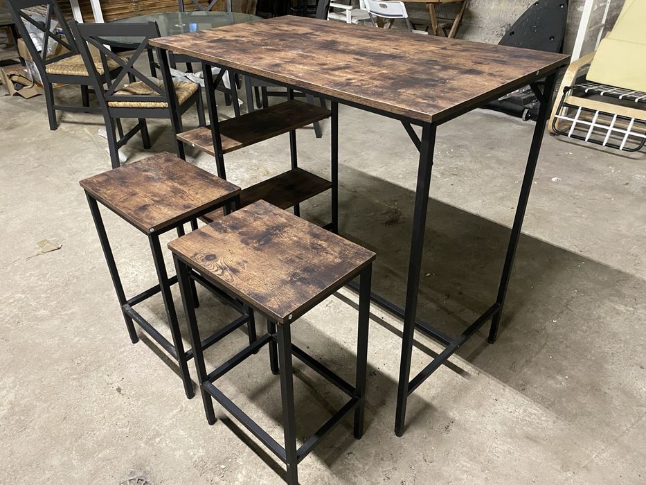 Zestaw mebli domowych stół 2 hokery