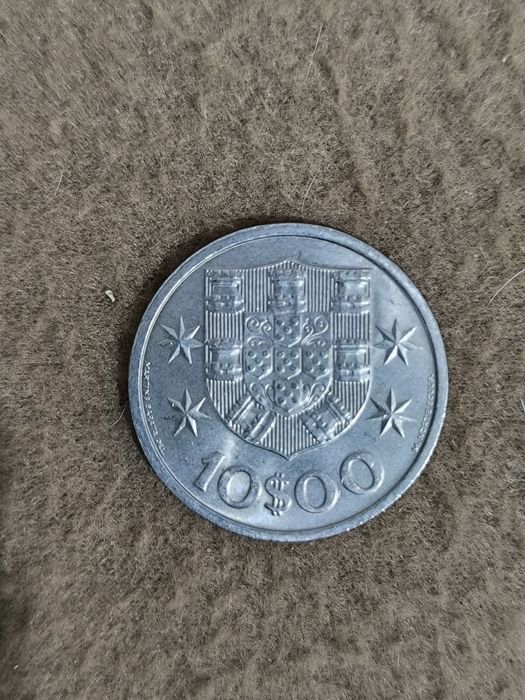 13 moedas de 10 escudos