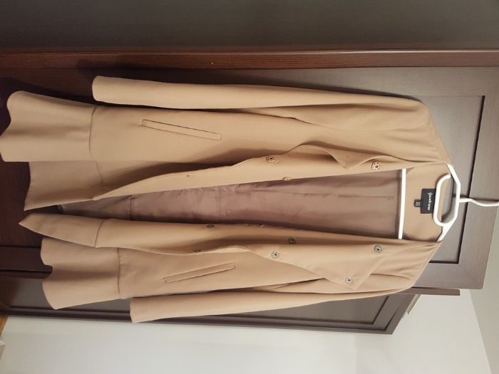 Płaszczyk z falbaną, r. S