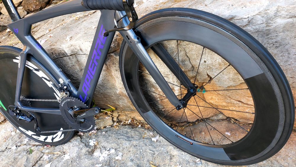 Rodas de carbono contrarelógio