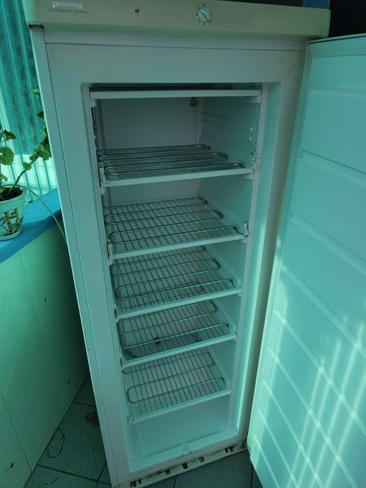 Морозильна камера Privileg 160см