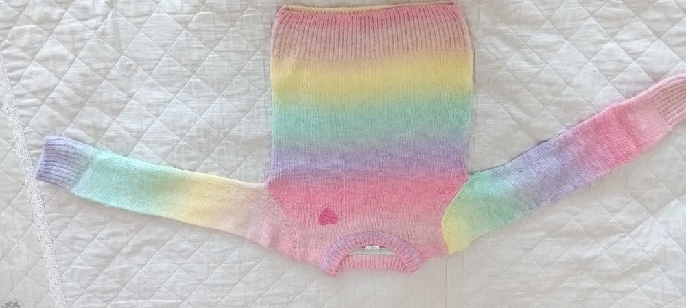 Sweterek dla dziewczynki 134