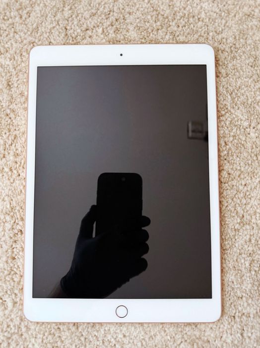 Tablet Apple iPad 7 generacji Gold 32 GB Wi-Fi A2197, sprawny, stan db
