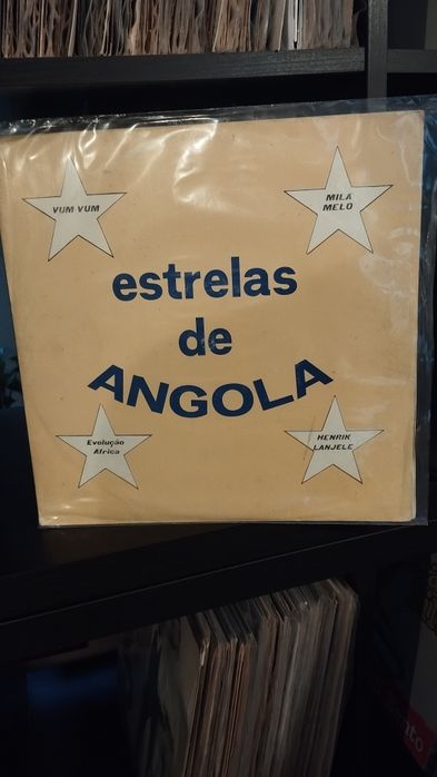 Vendo 35 álbuns de vinil de música africana em muito bom estado de vários artistas só entrego em mão