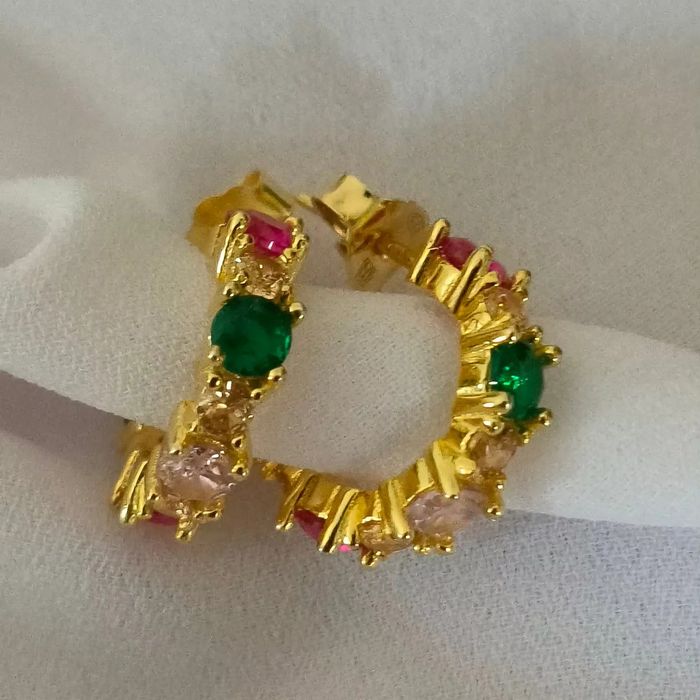 Brincos em prata com pedras coloridas