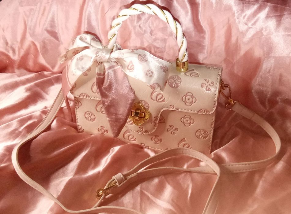 ніжно рожева мила сумка, з бантиком .