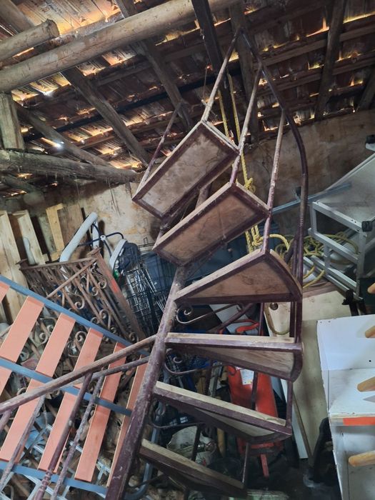 Escada caracol em ferro