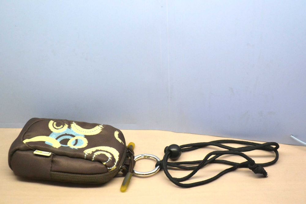 Pokrowiec etui na mały aparat fotograficzny ładne jak nowe