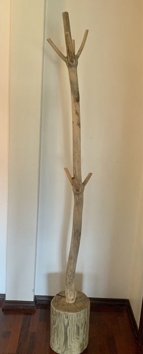 Bengaleiro de pé em madeira nogueira Moita • OLX Portugal