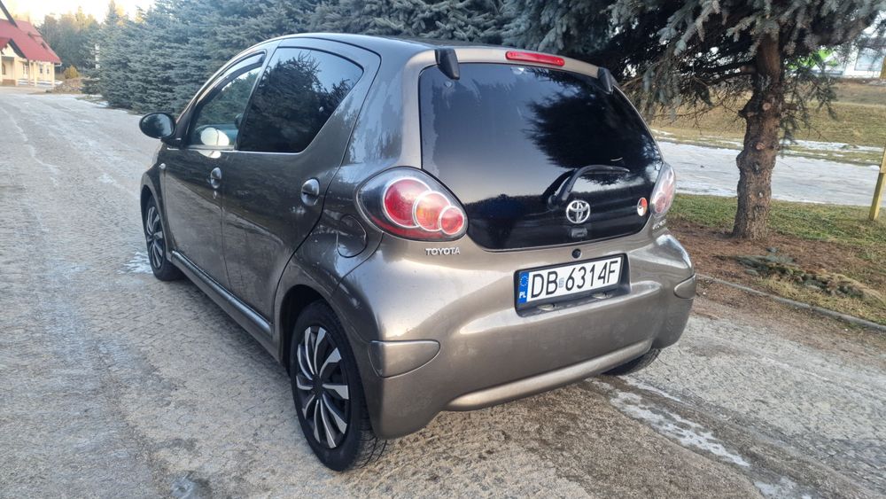 Toyota aygo 2013r lift 1.0 benzyna  204tys km 5d  wersja cinnamon