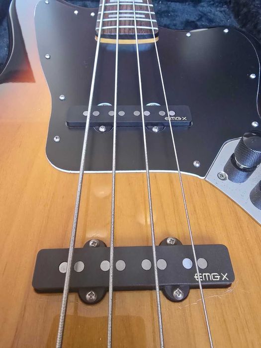 Fender Jaguar Bass MIJ 2007/08 + EMG JX + Hard Case (modificado)