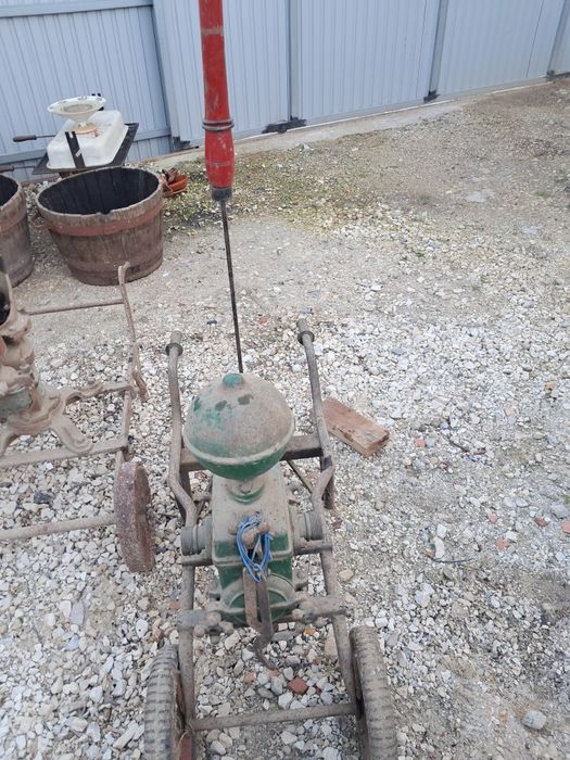 Bomba de transfega antiga.