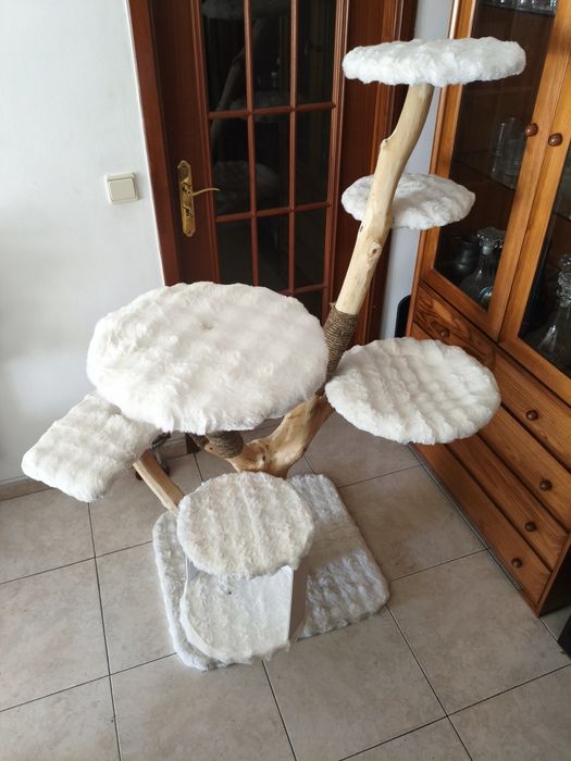 Torre de gatos com tronco em madeira - NOVO