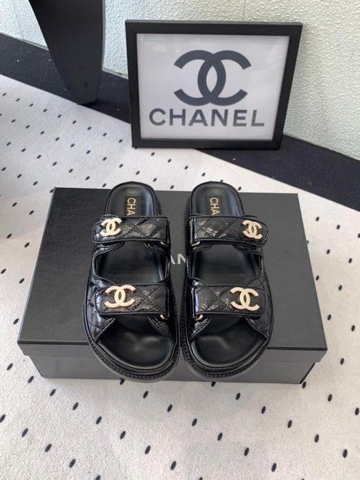 Klapki Chanel Black Leather