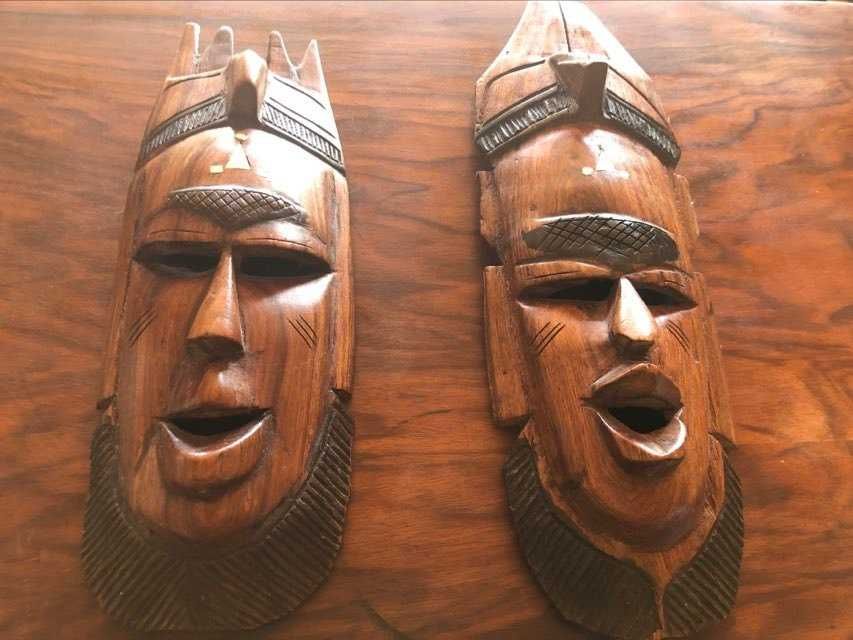 duas mascaras angolanas, com embutidos em Marfi