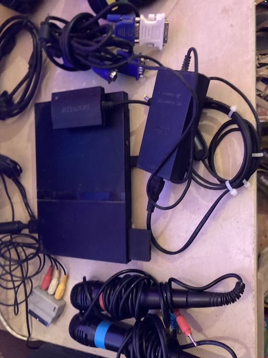 Play Station 2 em bom estado com 4 jogos