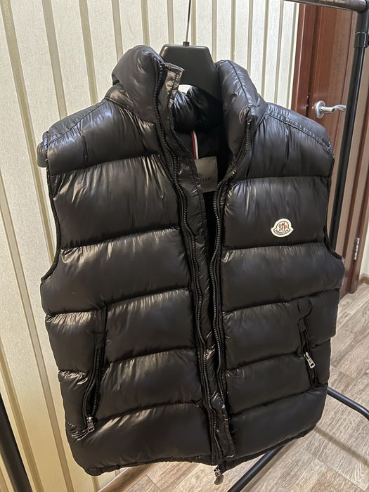 Продам жилетку Moncler