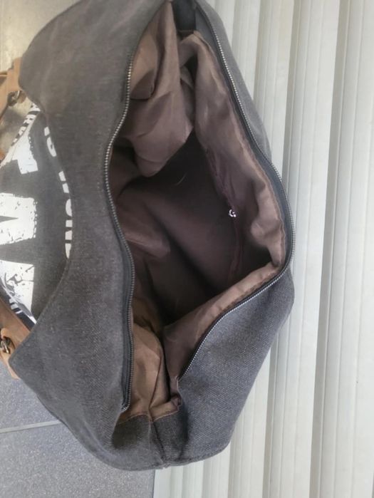 Listonoszka czarna z napisem