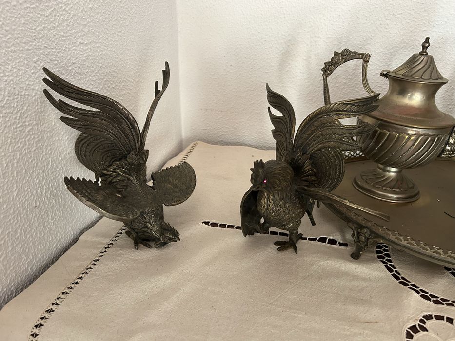 Serviço de Casquinha - Bules e açucareiro + Estátuas ‘Luta de Galos’