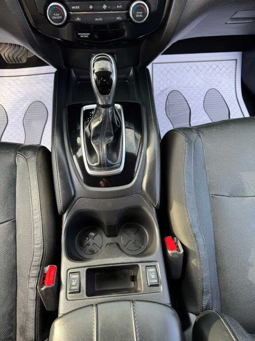 Nissan Rogue Sport SL      2017