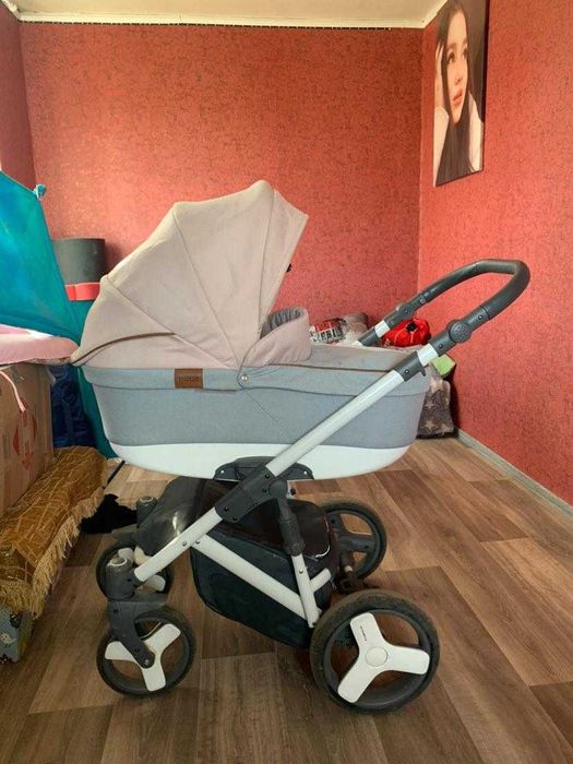 Продам каляску 3 тис. Є люлька,і літо. Сітка,дощовик є.