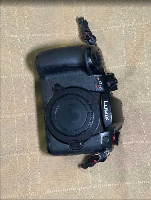 Panasonic LUMIX GH5 II (6K) + Extras + Lente