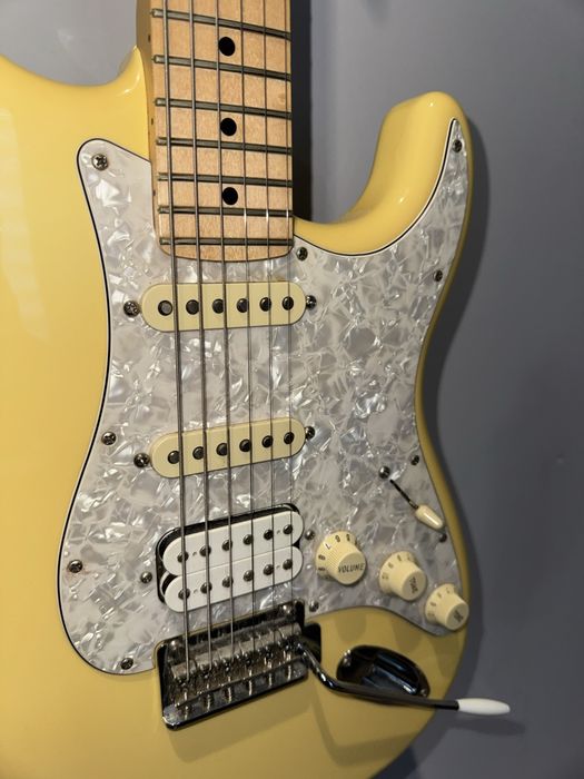 Fender Stratocaster HSS Mexico, Buttercream, клён