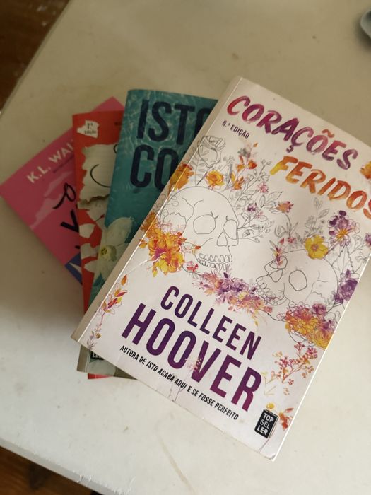 Vendo livros de COLLEEN HOOVER
