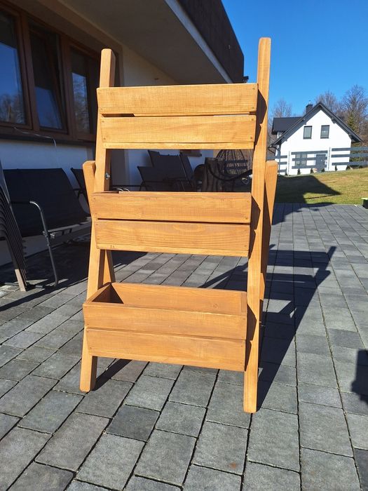 Doniczki ogrodowe stojak