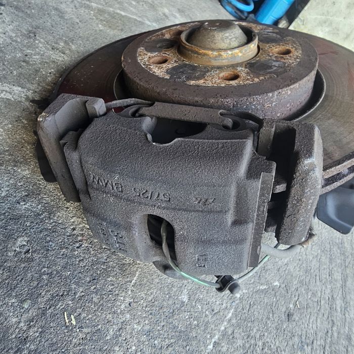 E46 330i 330ci 330d Hamulce Przód Zaciski swap hamulcy 325mm