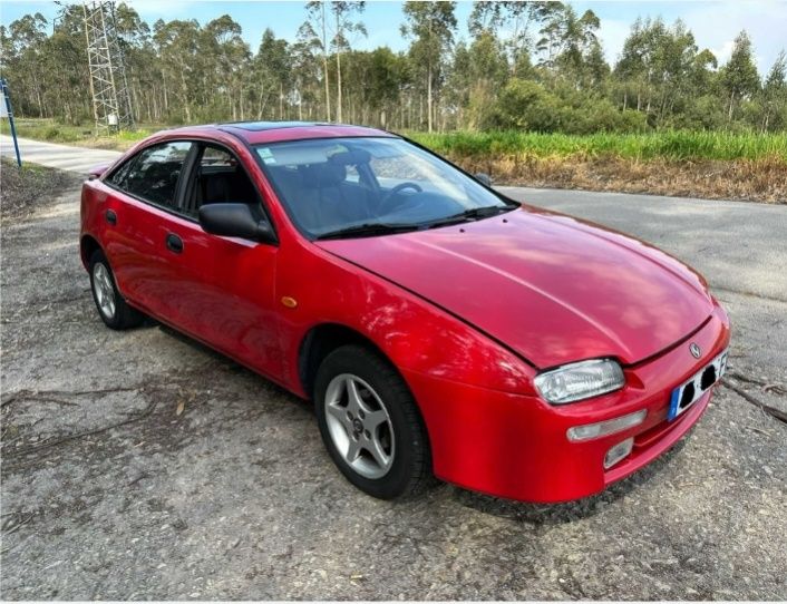 Mazda 323F - impecável