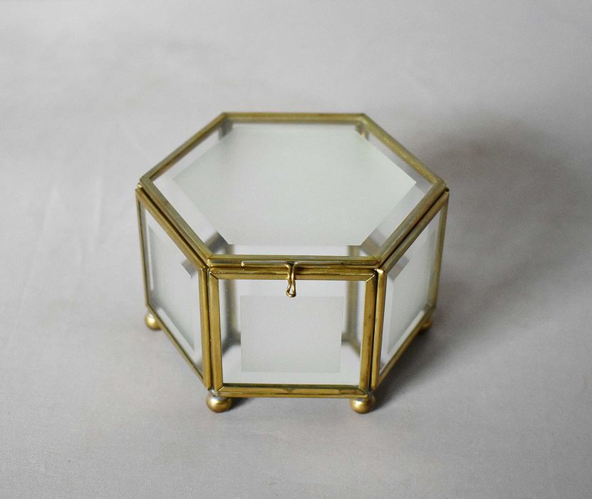 Szklana szkatułka puzderko na biżuterie