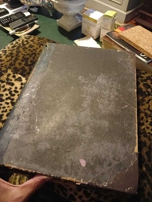 Bíblia Sagrada com mais de 100 anos