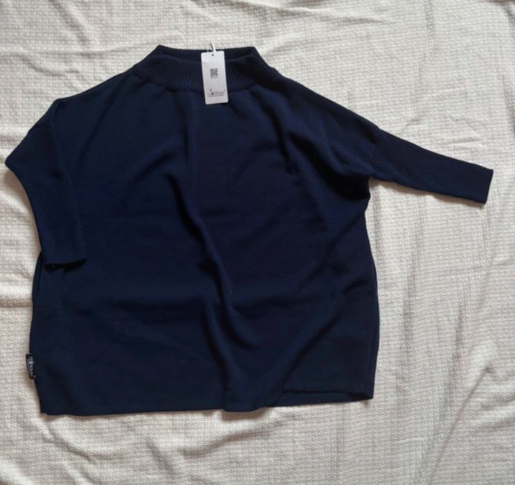 sweterek firmy Minouu rozmiar uniwersalny nowy z metką