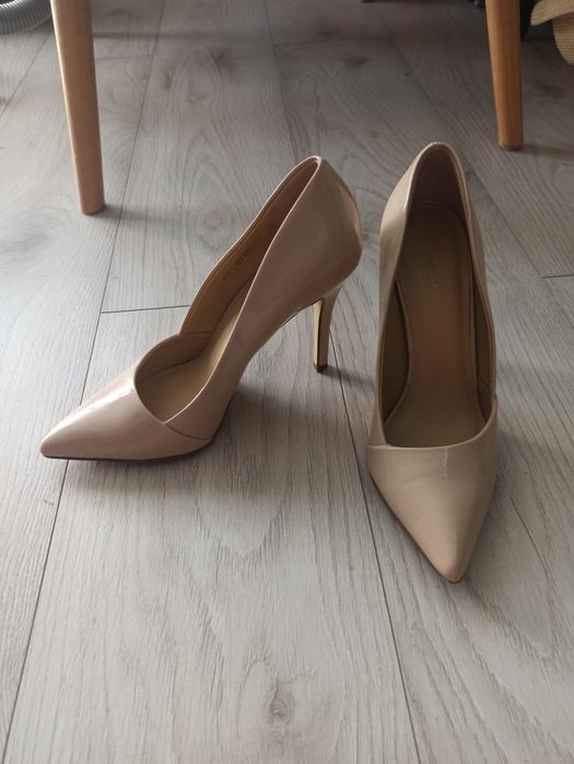 Beżowe czółenka Graceland