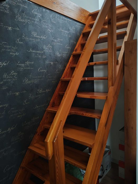 Schody wewnętrzne drewniane kacze - samonośne