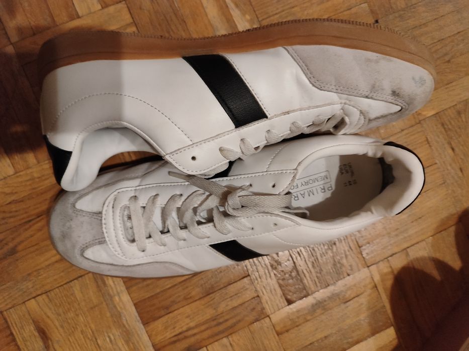 Białe buty Primark