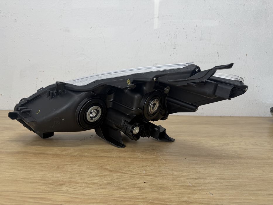 Lampa prawy przod Toyota Prius plus + 12-15r, oryginal, Europa