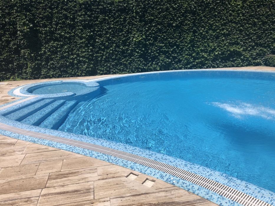 Обслуживания бассейнов ремонт и строительство.